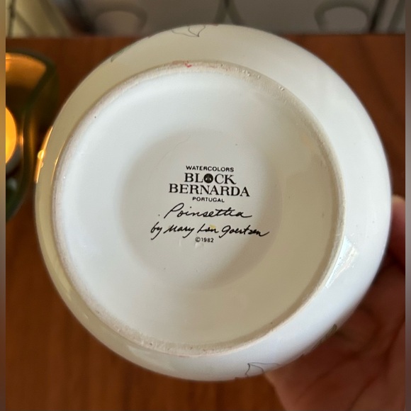 Watercolors, Block Bernarda handled dish “poinsettias” made in Portugal. 1982 - Picture 4 of 8